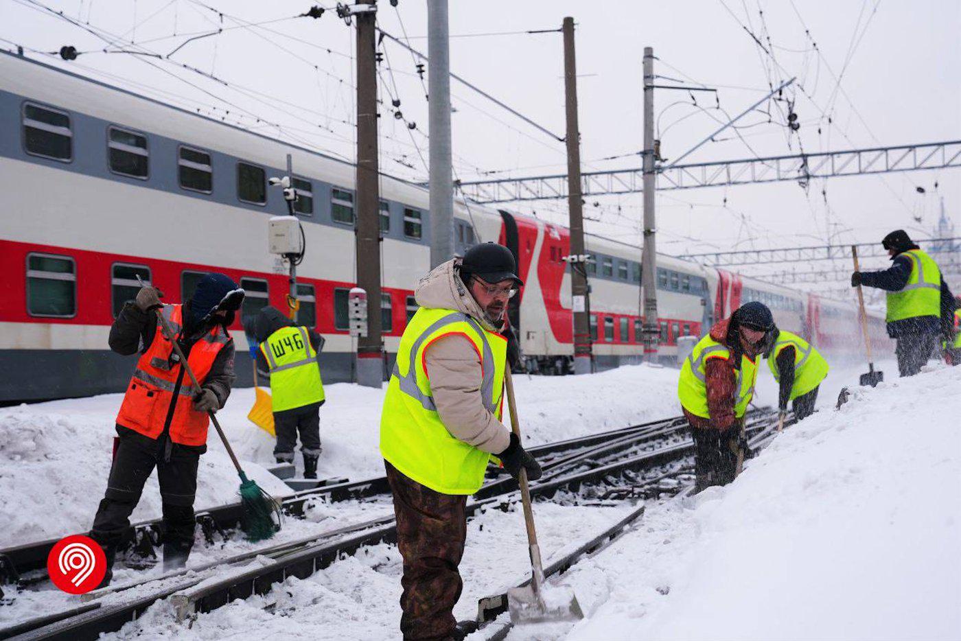В Москве бушует метель: сотрудники Московского транспорта вновь вышли на борьбу со стихией