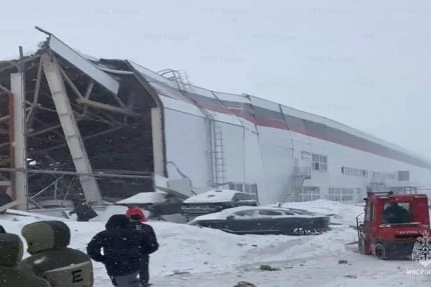 Скопление снега могло привести к обрушению крыши завода в Липецкой области