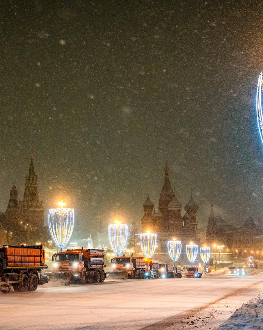 В городском медиабанке "Мосфото" стали доступны снимки ликвидации последствий снегопада коммунальными службами