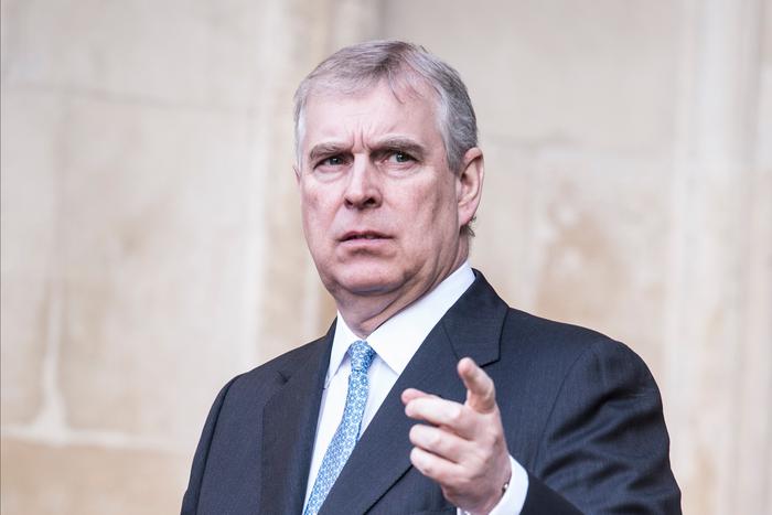 Эксперт рассказал, почему в Великобритании могли задержать принца Эндрю, младшего брата британского монарха