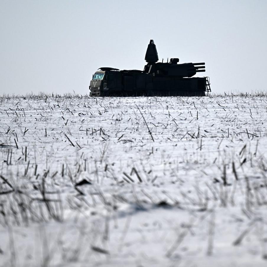 ПВО России уничтожила 149 беспилотников за ночь над регионами и морями. Наибольшее число воздушных целей было ликвидировано над Брянской областью, а также над акваториями Чёрного и Азовского морей. Атаки затронули Крым и несколько южных регионов страны