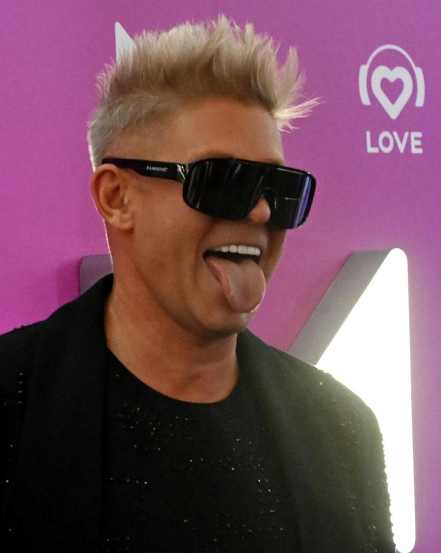 Украсть всё: телефонные мошенники обработали Митю Фомина вслед за Ларисой Долиной