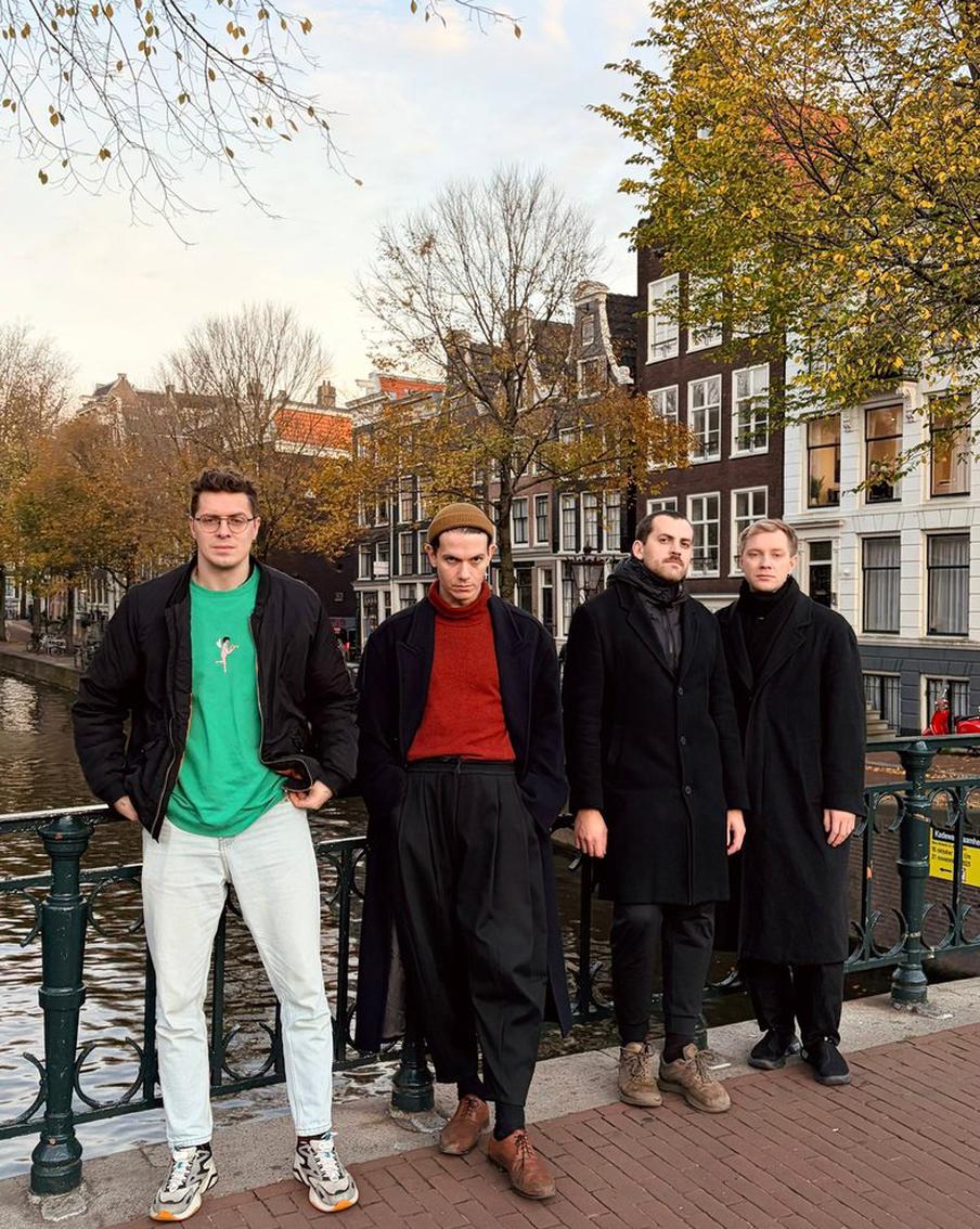 Группа в зарубежном турне.