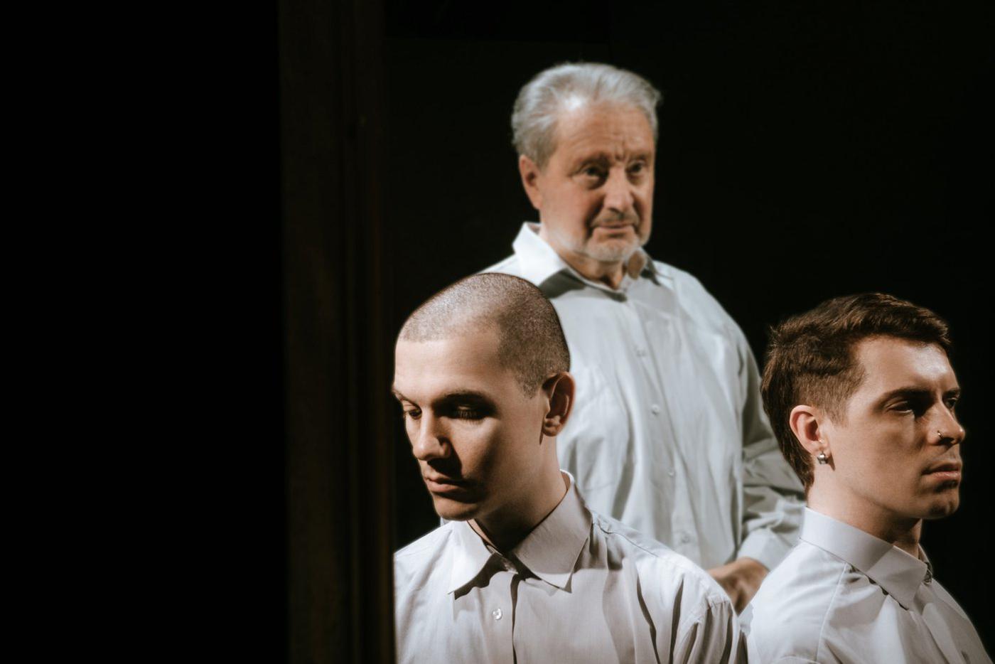 Новокузнецк, ода Лимонову и покорение мира: чем известен вокалист Shortparis Николай Комягин