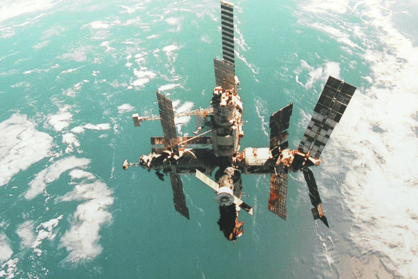 Иностранцы на "Мире" показывали лягушек детям и читали Коран