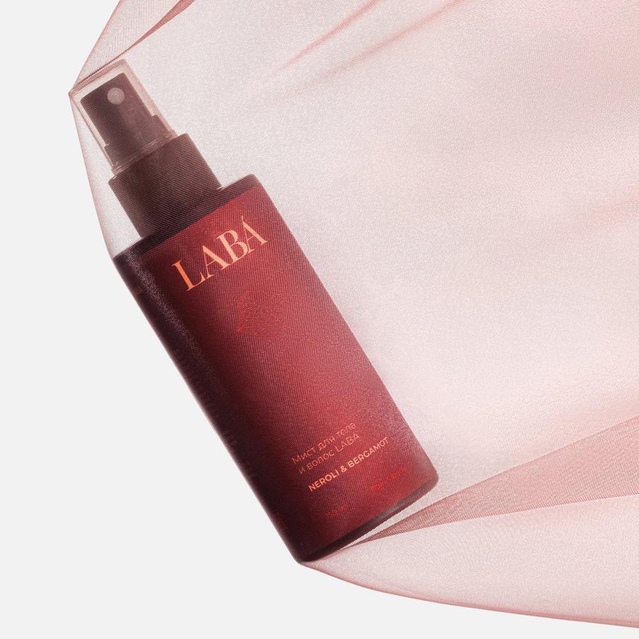 Neroli & Bergamot дополняет линейку Baccarat Rouge, предлагая альтернативу в более лёгком звучании.