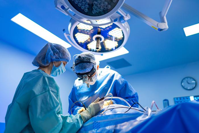 Врачи во Владивостоке удалили опухоль надпочечника весом почти килограмм