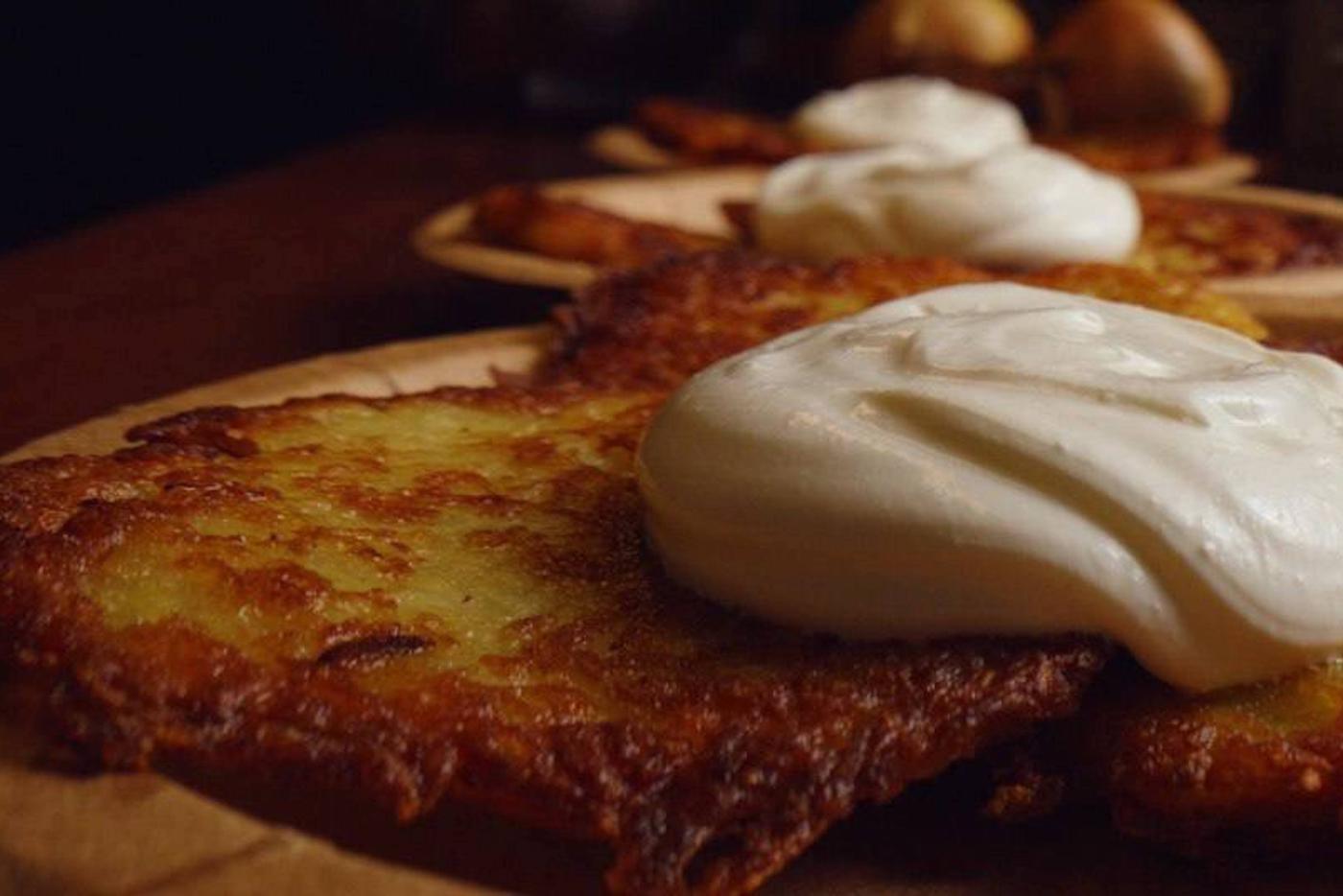 После просмотра фильма "Драники" сложно не захотеть отведать это блюдо.