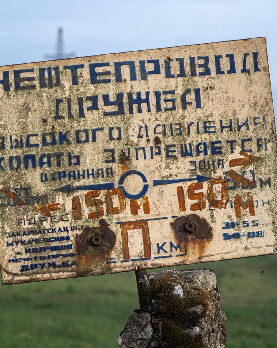 Украина предложила Евросоюзу альтернативу поставкам нефти через "Дружбу". Украинские власти направили Евросоюзу предложение об использовании нефтепровода Одесса – Броды для обеспечения объединения топливом. Его можно было бы использовать вместо российского нефтепровода "Дружба"