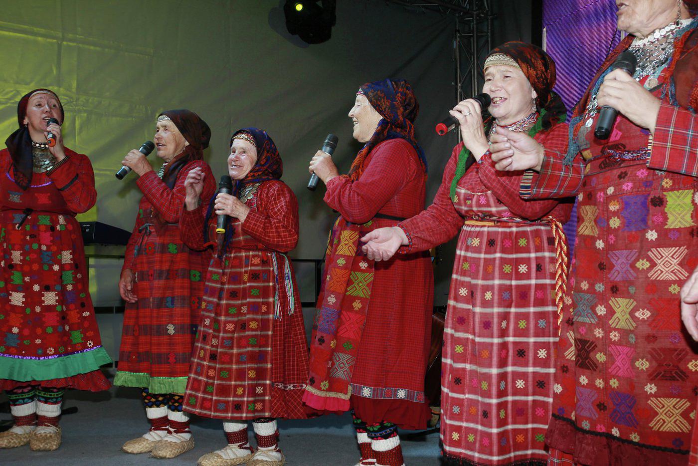 Уходят одна за другой: рак выкашивает солисток "Бурановских бабушек"