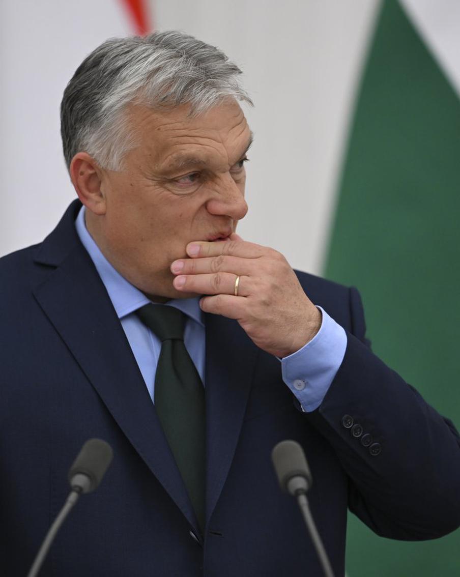 Виктор Орбан и Дональд Туск поспорили из-за помощи Украине. Премьер-министр Польши Дональд Туск и премьер-министр Венгрии Виктор Орбан вступили в публичный спор в социальной сети, обсуждая вопрос европейской помощи Украине. Туск высказал свои претензии к Орбану, обвинив его в блокировании предоставления помощи Украине со стороны ЕС