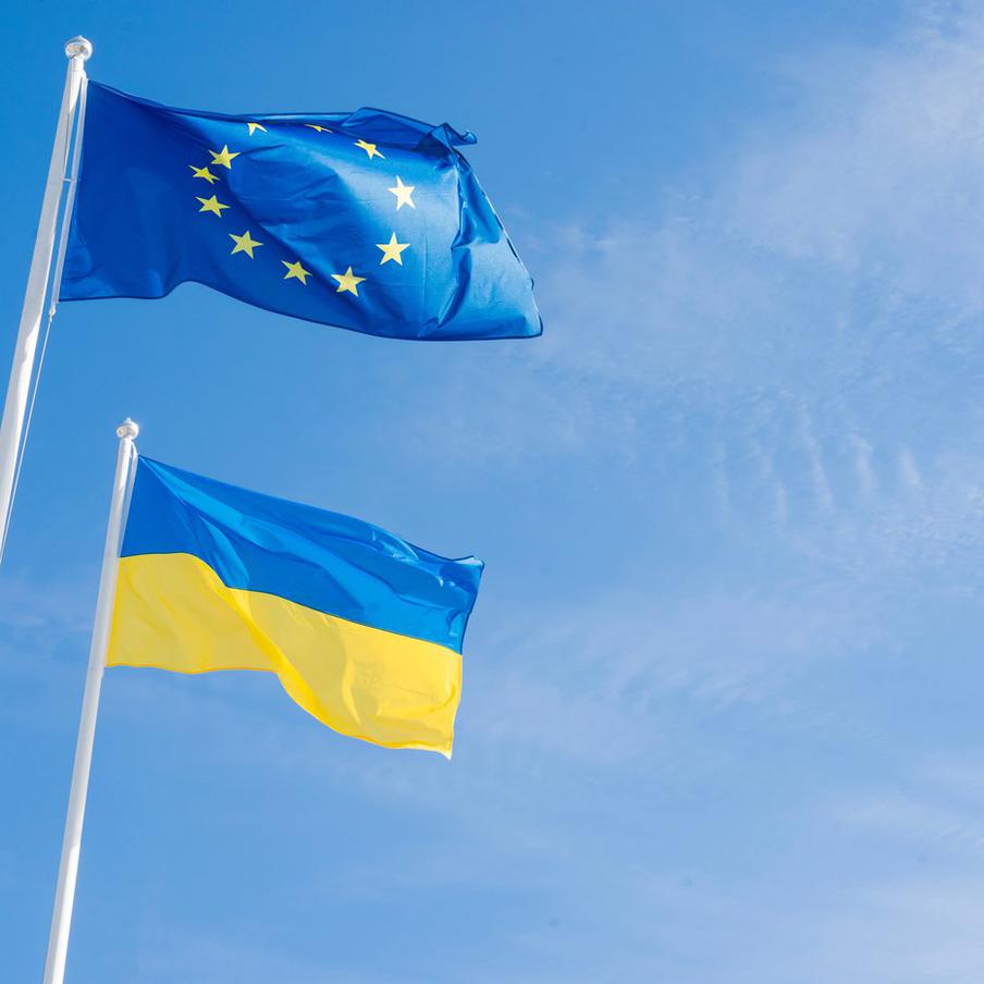 FT сообщила об угрозе кредиту Киеву от МВФ на $8 млрд из-за вето Венгрии. Решение Венгрии заблокировать предоставление Украине кредита в размере 90 миллиардов евро от Европейского союза может негативно сказаться на ещё не утверждённом кредите в размере более 8 миллиардов долларов от Международного валютного фонда (МВФ)