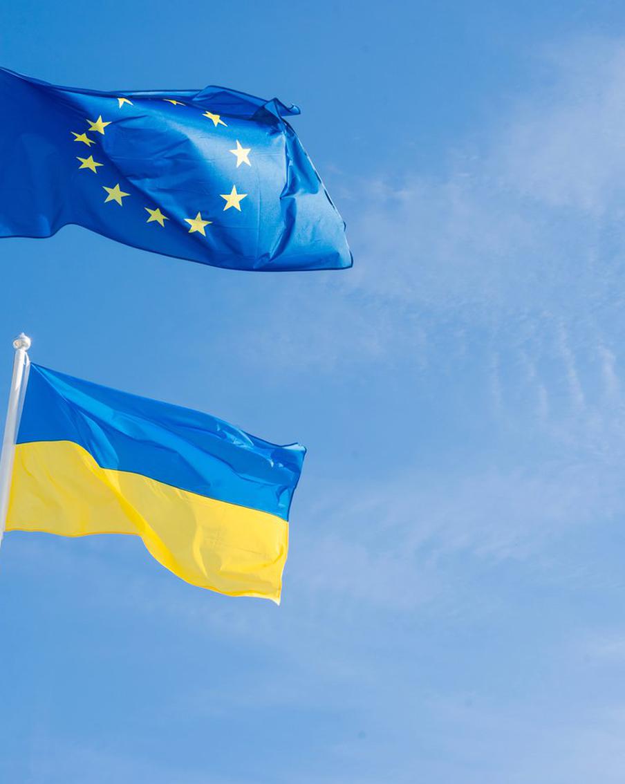 FT сообщила об угрозе кредиту Киеву от МВФ на $8 млрд из-за вето Венгрии. Решение Венгрии заблокировать предоставление Украине кредита в размере 90 миллиардов евро от Европейского союза может негативно сказаться на ещё не утверждённом кредите в размере более 8 миллиардов долларов от Международного валютного фонда (МВФ)