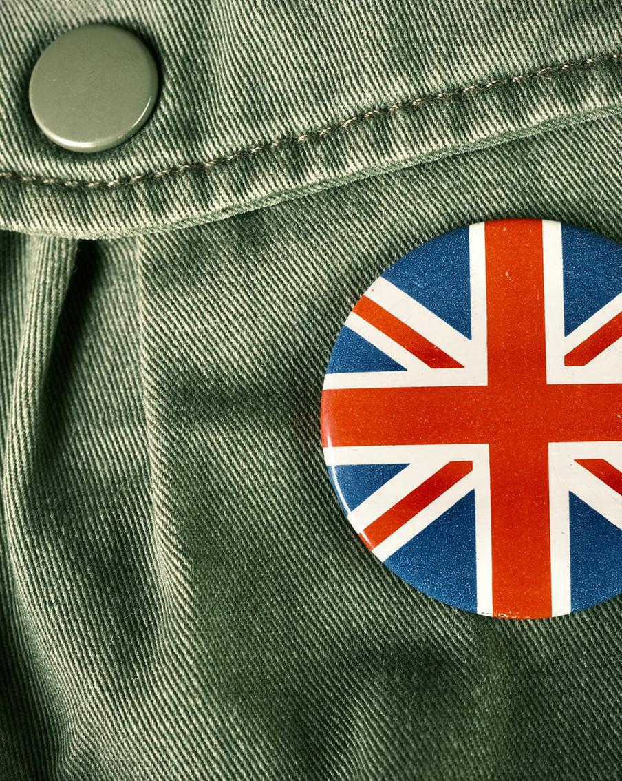 Министр обороны Британии рассказал о планах первым направить войска на Украину. Министр обороны Великобритании Джон Хили выразил желание стать первым главой ведомства, направившим британские войска на Украину. Он считает это шагом к окончанию войны и установлению мира на Украине, что, по его мнению, необходимо для обеспечения безопасности Европы