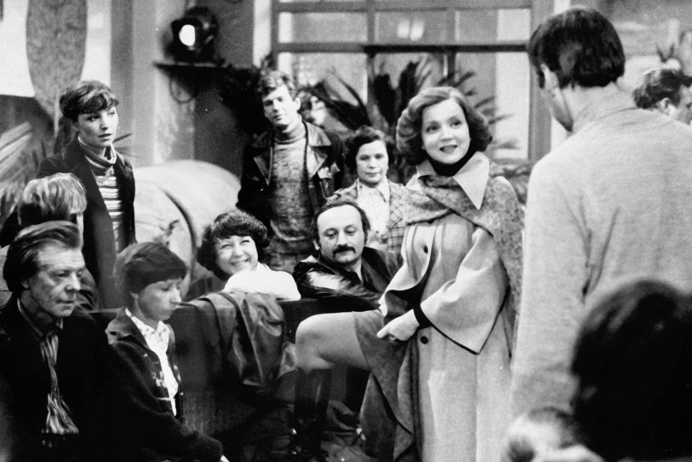 На съемках фильма "Гараж" режиссера Эльдара Рязанова.