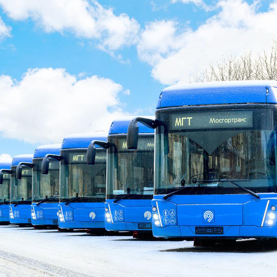 В Москву начали приходить современные электробусы ЛиАЗ-6274. В Москве продолжается активное расширение сети экологически чистого наземного транспорта. С 2018 года на городские маршруты вышли современные электробусы российского производства, которые успешно заменили автобусы, сделав поездки более комфортными и экологичными