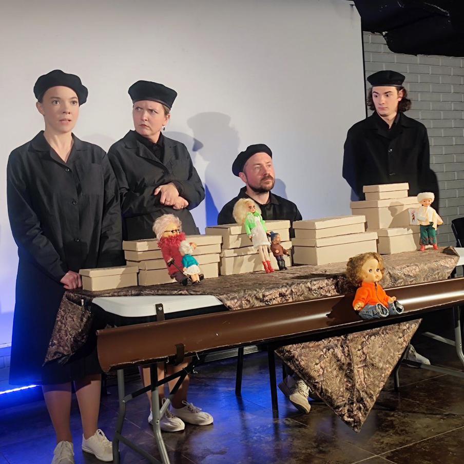 Театр Труда отметил 10-летие премьерой спектакля "Одноместная канава"