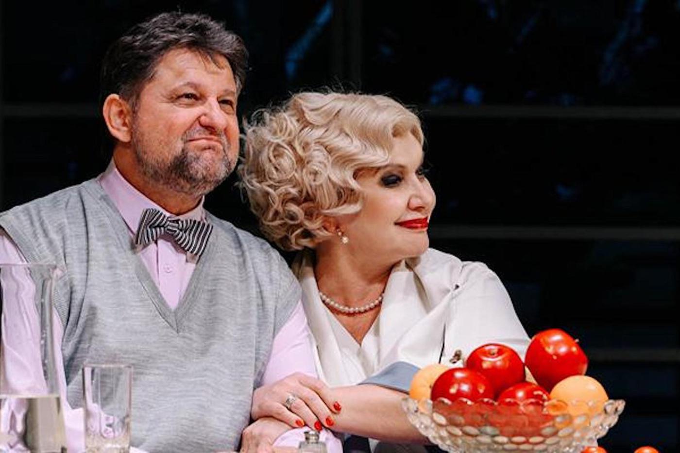 Слишком много родственников начали посягать на богатсво главного героя.