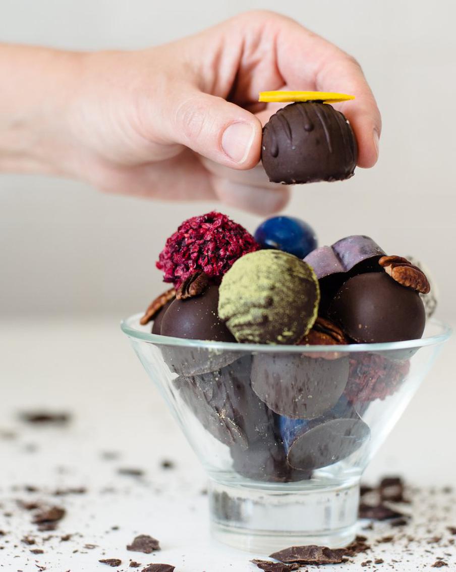 Ищем способ избавиться от назойливых родственников и разбиваем мужские сердца