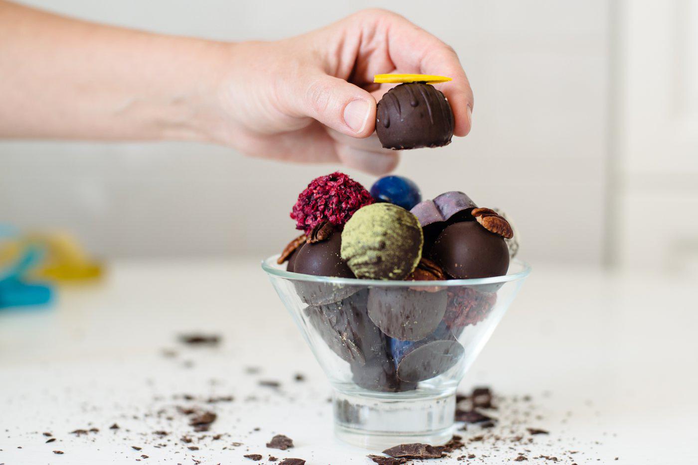 Афиша на 24 февраля: ищем способ избавиться от назойливых родственников и разбиваем мужские сердца