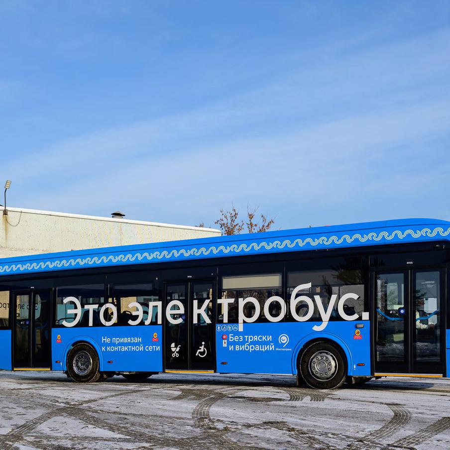 На маршрут м89к на юге Москвы вышли электробусы. В Москве продолжается динамичное развитие сети электробусов, что значительно улучшает качество транспортного обслуживания для жителей и гостей столицы. Современные и безопасные электробусы с комфортом доставляют пассажиров к станциям метро и МЦК, а также к важным социальным, культурным, спортивным и другим значимым местам