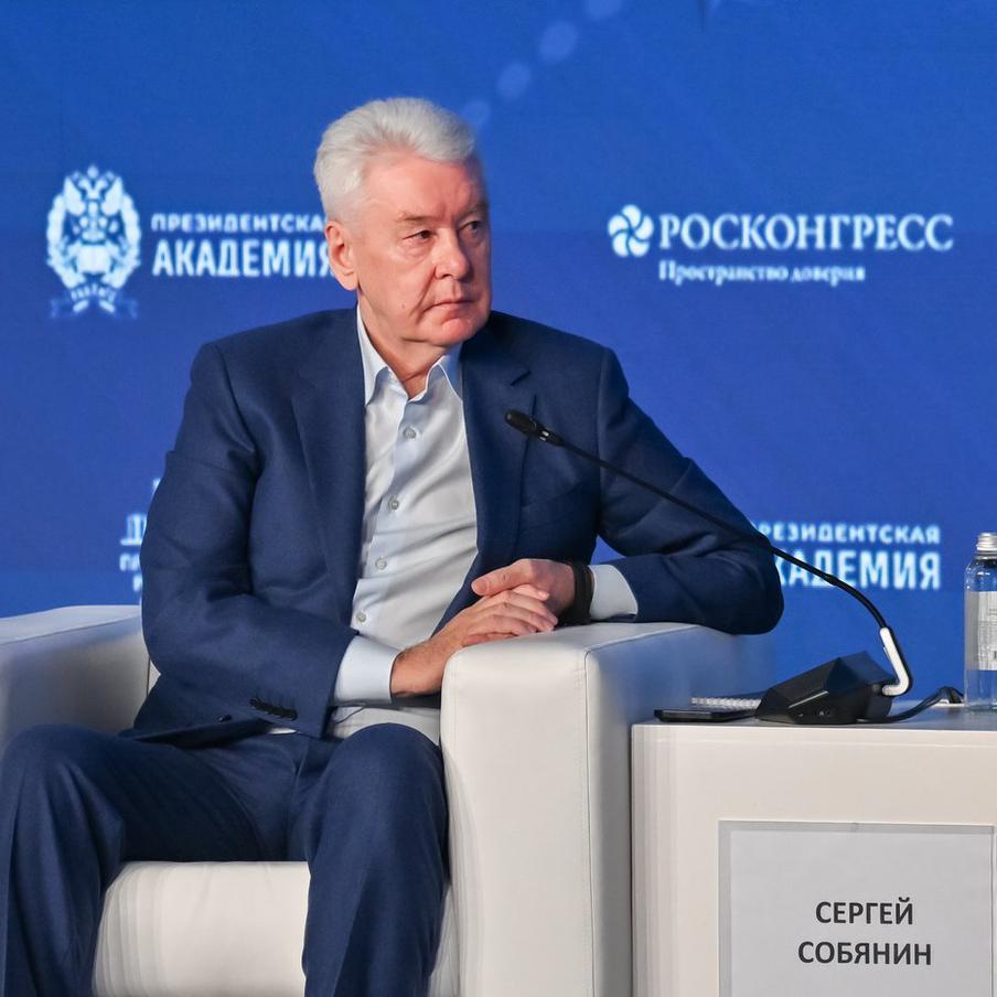 Собянин: количество роботизированных операций за пять лет выросло в четыре раза. Современные технологии активно внедряются в систему здравоохранения Москвы, меняя её к лучшему. Медицинские роботы уже не кажутся чем-то из области фантастики, а становятся неотъемлемой частью повседневной работы врачей, помогая пациентам быстрее вернуться к полноценной жизни, написал в своём блоге мэр Москвы Сергей Собянин