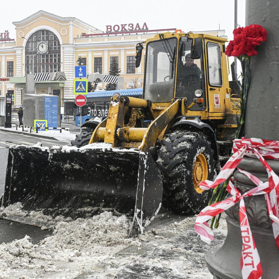 "112": самоподрыв на Савёловском вокзале совершил россиянин по указке спецслужб Украины. Следственными органами установлена личность террориста, совершившего взрыв на площади Савёловского вокзала в Москве. Как сообщает Telegram-канал "112", этот человек является гражданином Российской Федерации и действовал по указанию спецслужб Украины