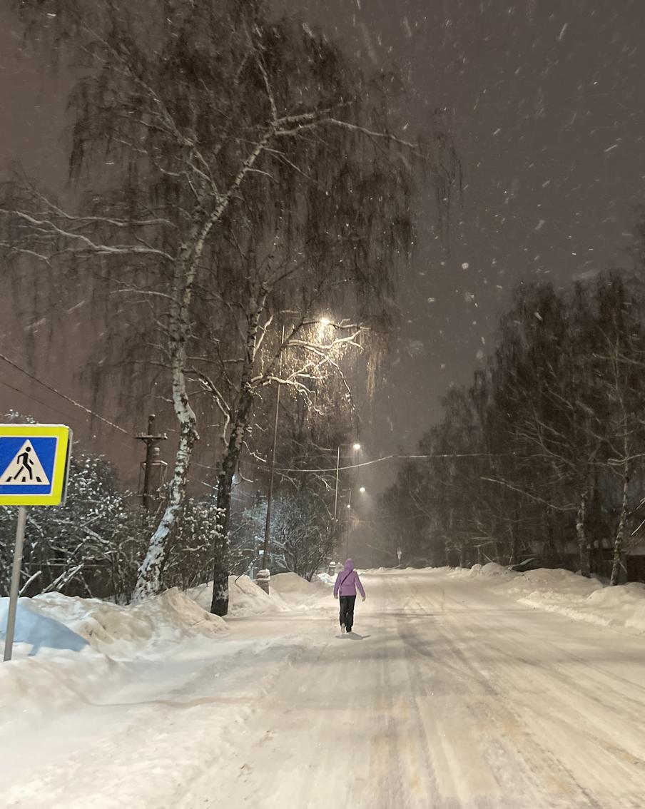 Жителям столицы рассказали, когда в Москве закончится снегопад. Ведущий специалист центра погоды "Фобос" спрогнозировал, когда город окажется во власти циклона и в какой момент осадки пойдут на спад
