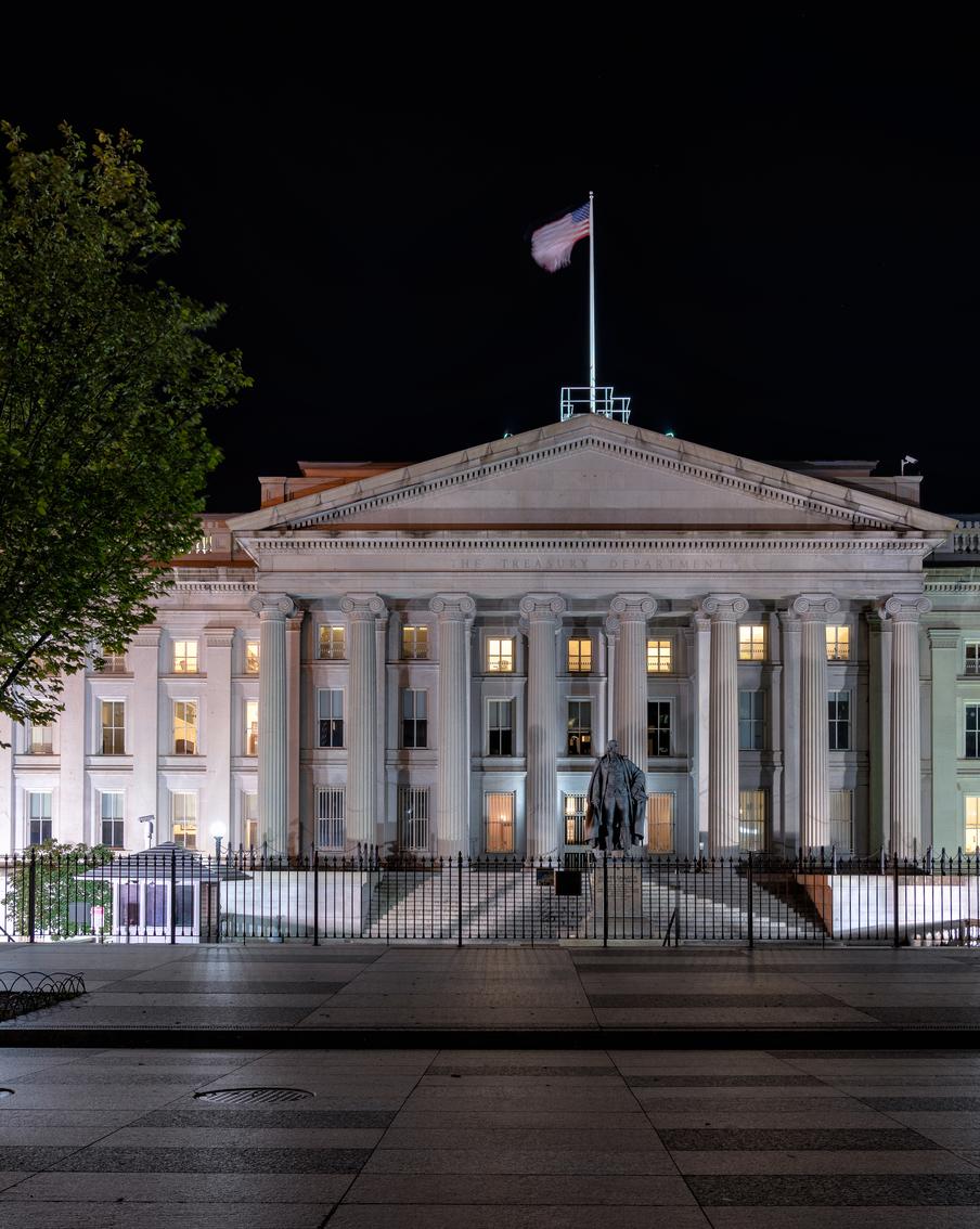 США расширили санкции — под ограничения попали Россия и ОАЭ. Американский Минфин добавил в списки четырёх физических лиц и три структуры из России и ОАЭ. Основанием названы предполагаемые угрозы в сфере кибербезопасности