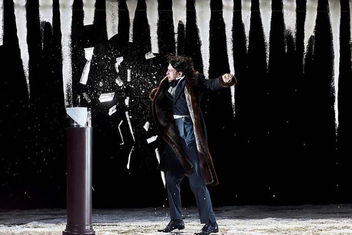 Чехов, Ионеско и другие: какие спектакли можно посмотреть в театрах этой весной