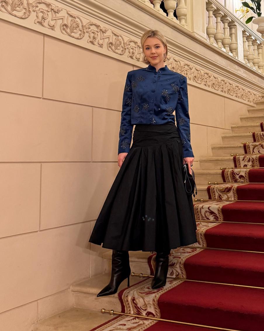 Отличный образ от Юлианны Карауловой.