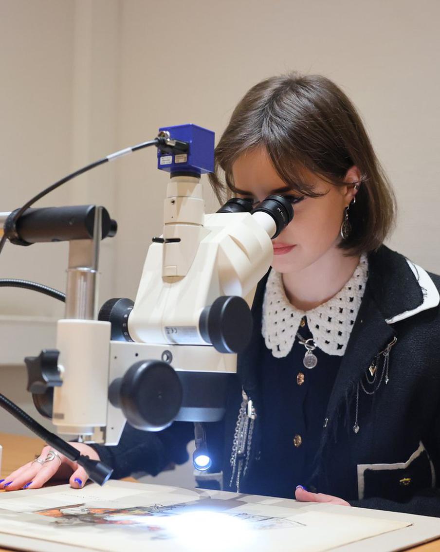 Как отличить произведение искусства от подделки: в Центре художественной экспертизы имени Репина поделились секретами