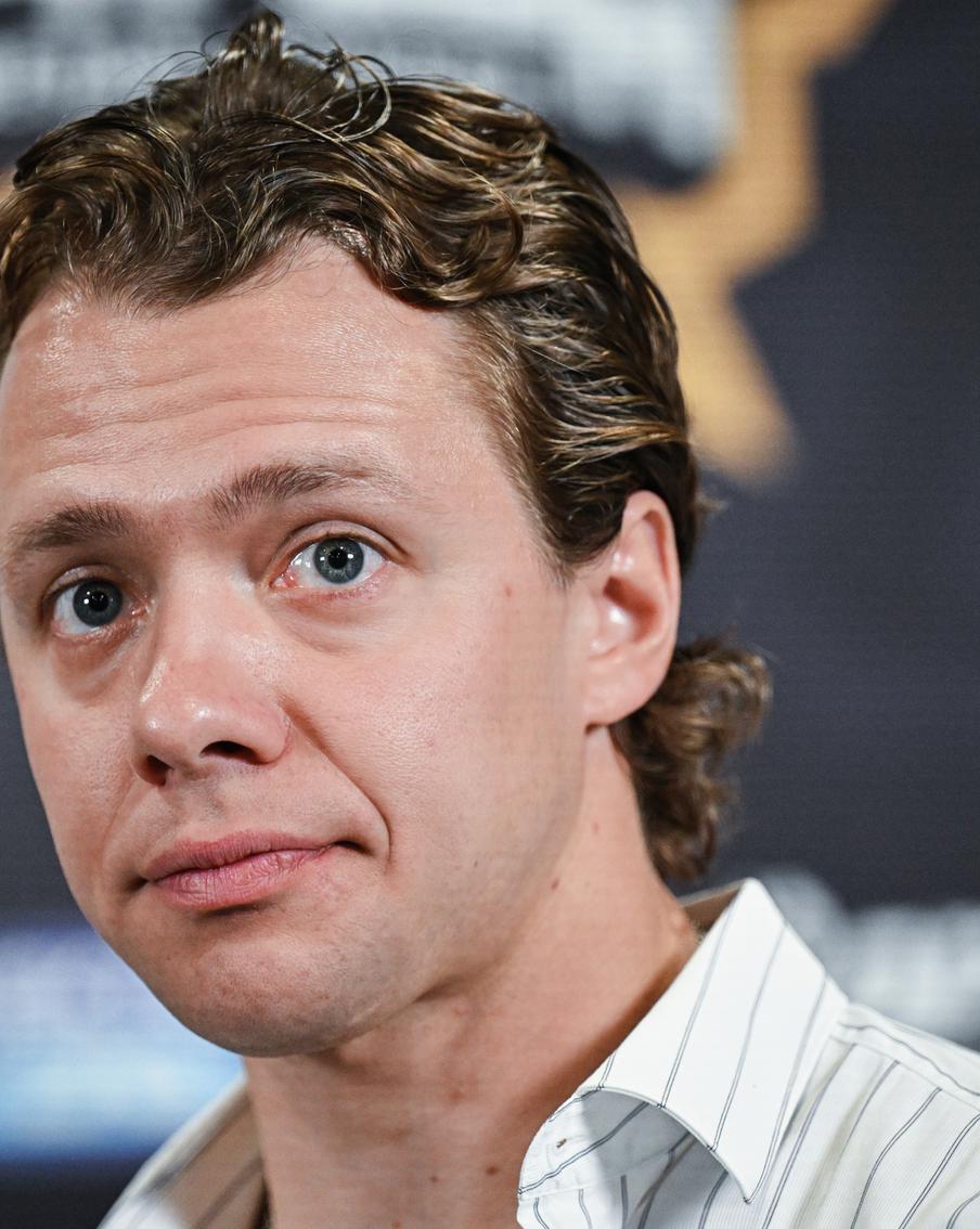 Панарин впервые вышел на лёд в составе "Лос-Анджелес Кингз". Российский нападающий провёл дебютный матч за новую команду НХЛ, появившись в первом звене и получив 72-й номер после недавнего обмена