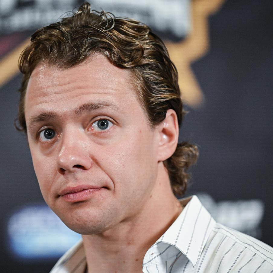 Панарин впервые вышел на лёд в составе "Лос-Анджелес Кингз". Российский нападающий провёл дебютный матч за новую команду НХЛ, появившись в первом звене и получив 72-й номер после недавнего обмена