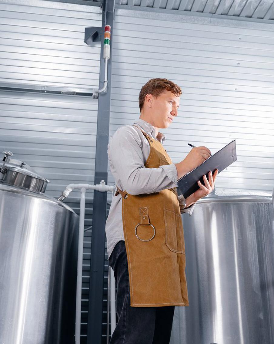 С 2027 года в России пересмотрят стандарты пива – вступит в силу новый ГОСТ. Обновлённый национальный стандарт уточнит требования к составу и технологии производства напитка, а также расширит перечень допустимых видов солода для российских пивоваров