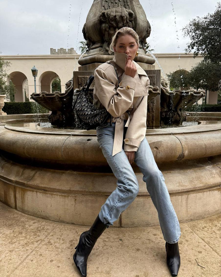 Нейтральные оттенки избавят от необходимости подбирать весь образ под одну вещь.