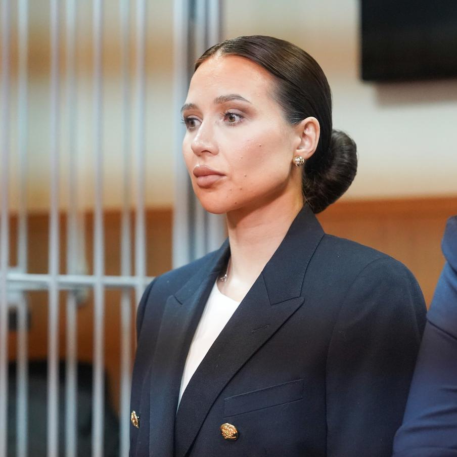 Лерчек родила сына под домашним арестом в московской клинике. Блогер Валерия Чекалина стала мамой в четвёртый раз, суд отпустил её в роддом, несмотря на уголовное дело