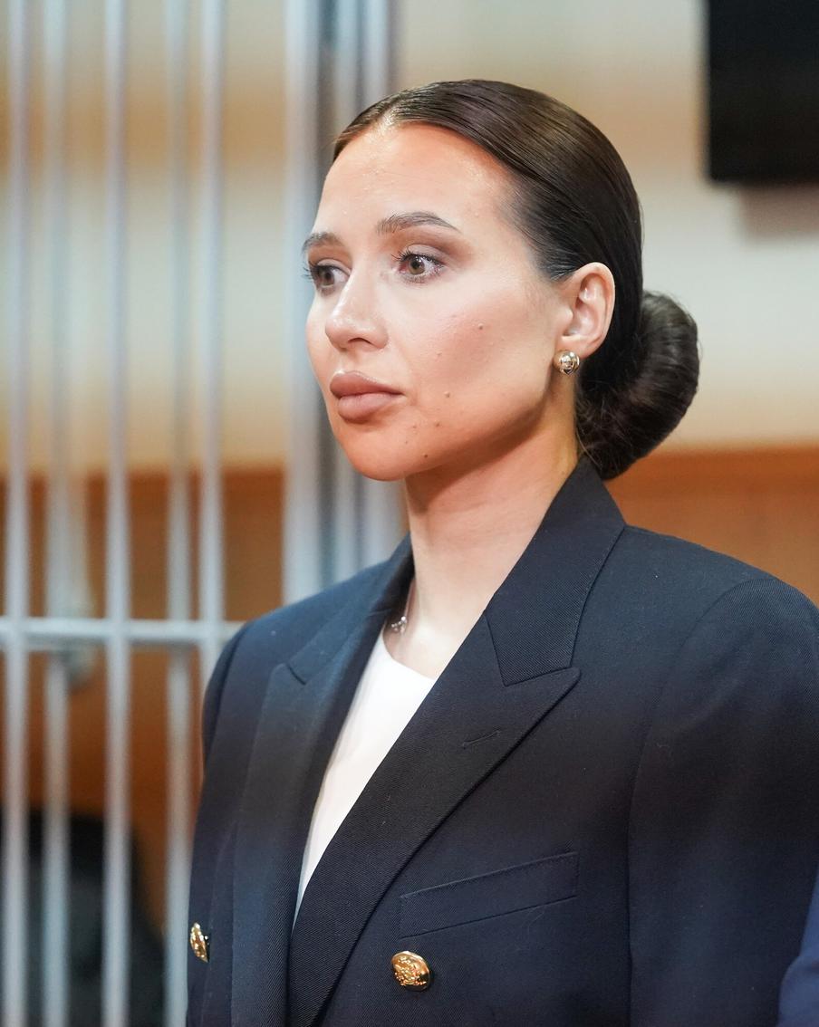 Лерчек родила сына под домашним арестом в московской клинике. Блогер Валерия Чекалина стала мамой в четвёртый раз, суд отпустил её в роддом, несмотря на уголовное дело