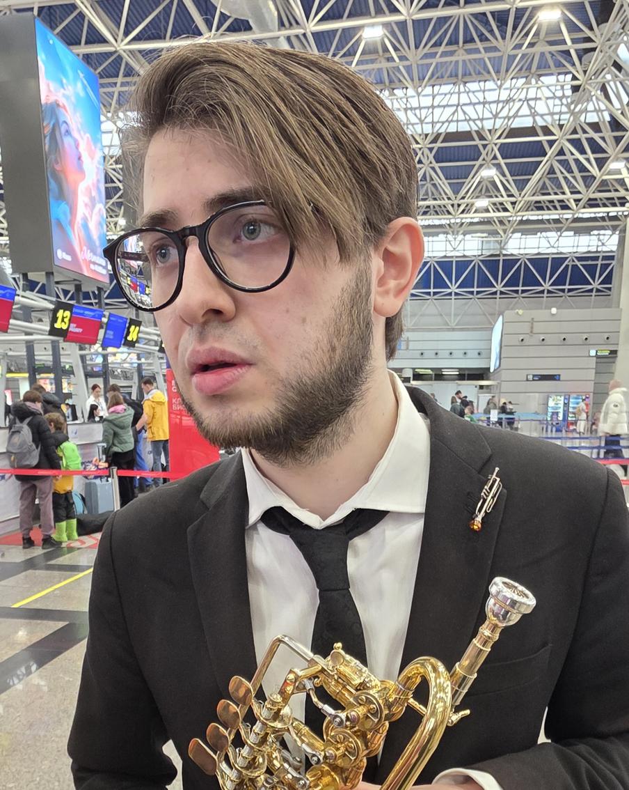 Эльдар Бархалов и его труба пикколо.