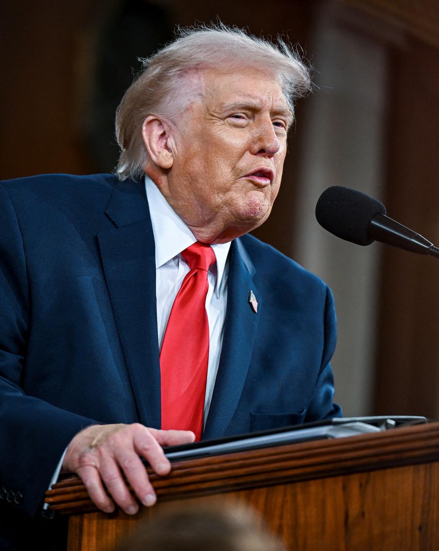 Кормил тигра, молился на дне океана: как Моди уделал Трампа в соцсетях