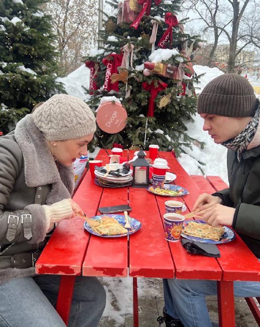 Как в Москве на глазах у Есенина отпраздновали Масленицу и помогли бойцам СВО