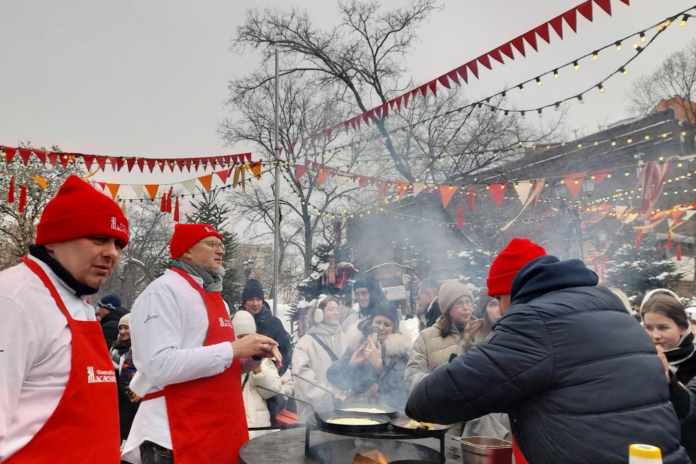 Гости фестиваля "Московская Масленица" узнали, как испечь блины без лишних хлопот и не комом!