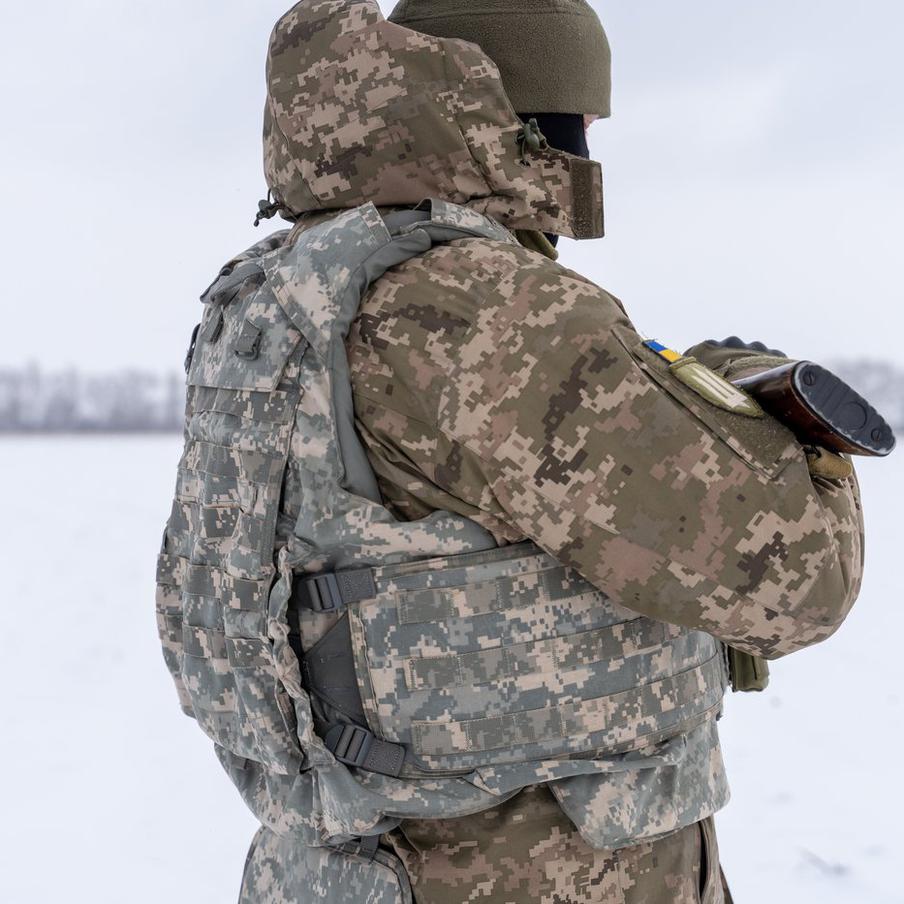 Под Сумы перебрасывают новое подразделение ССО Украины. По данным источников в российских силовых структурах, в Сумскую область направлена очередная группа 140-го центра сил специальных операций. Ранее в этом районе уже сообщалось о потерях среди бойцов этого подразделения