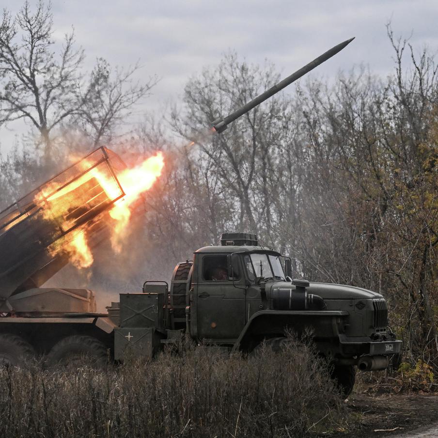 До Краматорска осталось менее 15 км – ТАСС. По информации источника в российских силовых структурах, на ряде участков линия боевого соприкосновения приблизилась к городу на минимальную дистанцию, а позиции ВСУ подвергаются артиллерийскому огню