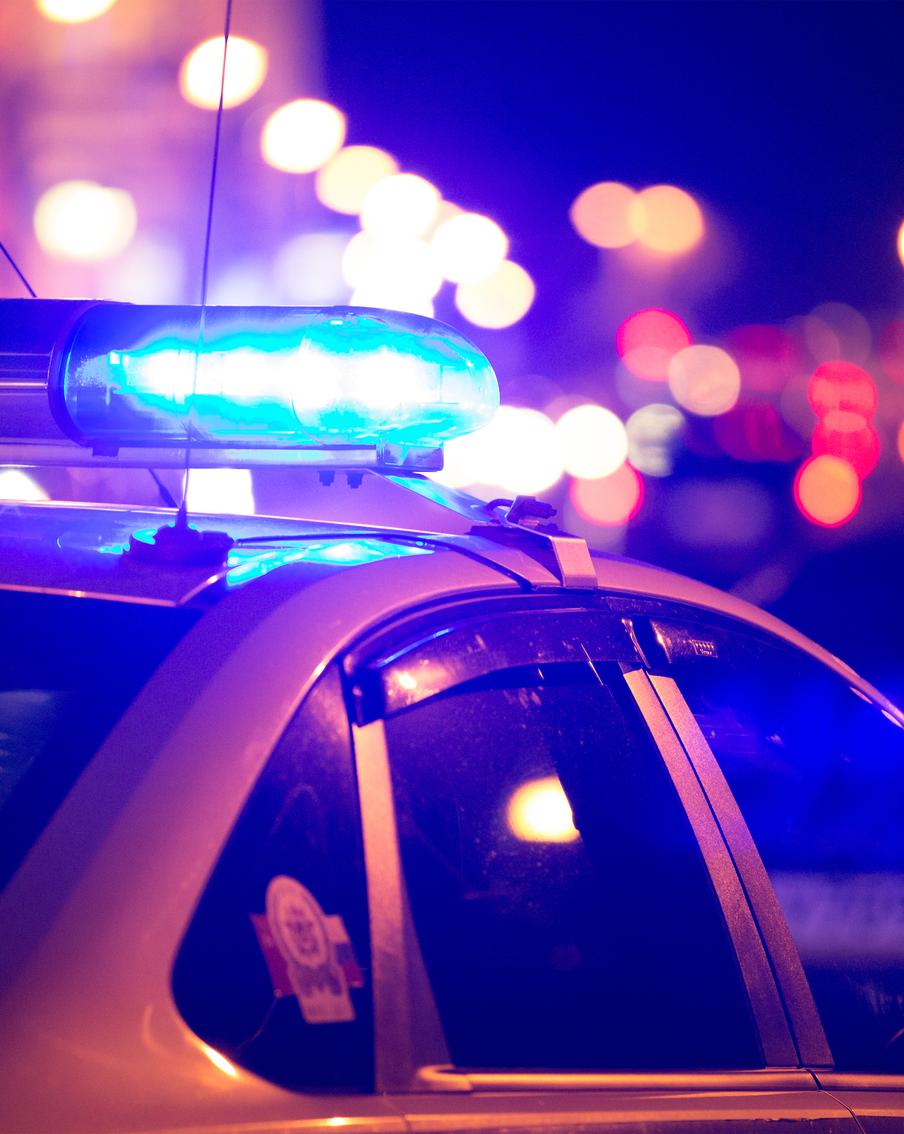 В Петербурге задержан топ-менеджер "Газпром нефти" по делу о взятках. Зампреда правления компании Антона Джалябова подозревают в получении более 29 млн рублей и имущества от подрядчиков. Следственные действия продолжатся в Москве