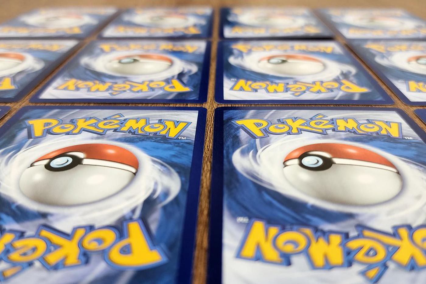 Покебол на карточках к настольной игре по франшизе.