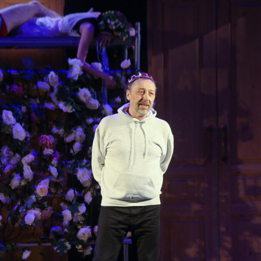 В Екатеринбурге срочно госпитализировали худрука "Коляда-театра" Николая Коляду. Основатель "Коляда-театра" Николай Коляда был экстренно госпитализирован в реанимацию столицы Урала. Причины произошедшего пока неизвестны