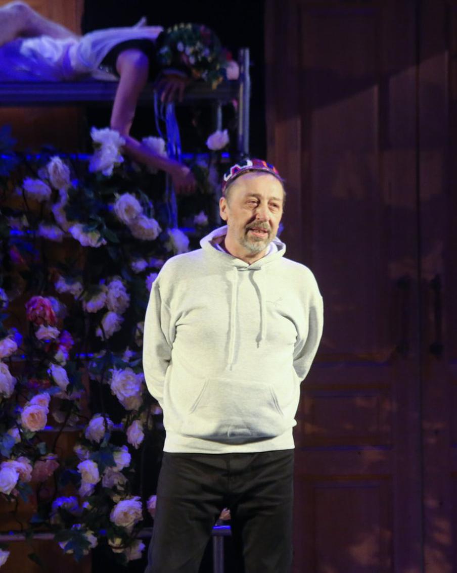 В Екатеринбурге срочно госпитализировали худрука "Коляда-театра" Николая Коляду. Основатель "Коляда-театра" Николай Коляда был экстренно госпитализирован в реанимацию столицы Урала. Причины произошедшего пока неизвестны