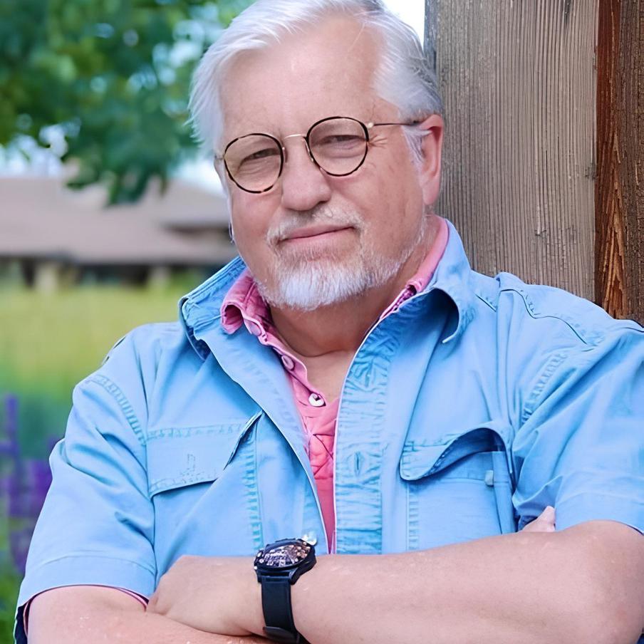 Американский фантаст Дэн Симмонс скончался на 78-м году жизни в Колорадо. Писатель-фантаст, получивший за годы творчества 12 премий "Локус", Дэн Симмонс скончался в США в возрасте 77 лет. Причиной смерти стал инсульт