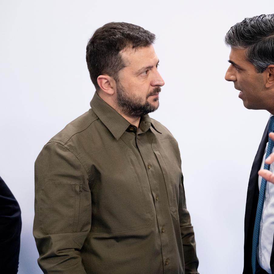 Экс-премьер Великобритании Риши Сунак стал советником Владимира Зеленского. Бывший британский премьер-министр вошёл в международный консультативный совет по восстановлению Украины после завершения конфликта с Россией. Риши Сунак занял пост советника Зеленского